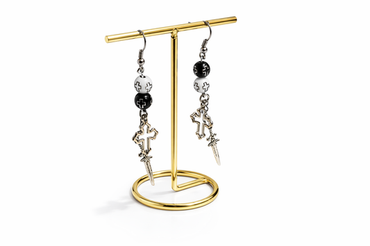 Ohrhänger „Cross Sword“ – Markanter Statement-Schmuck in Schwarz & Weiß