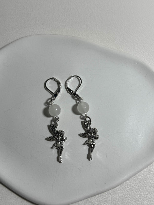 Elfen Ohrringe „Waldfee“ – grün/weiße Perlen & märchenhafter Charm